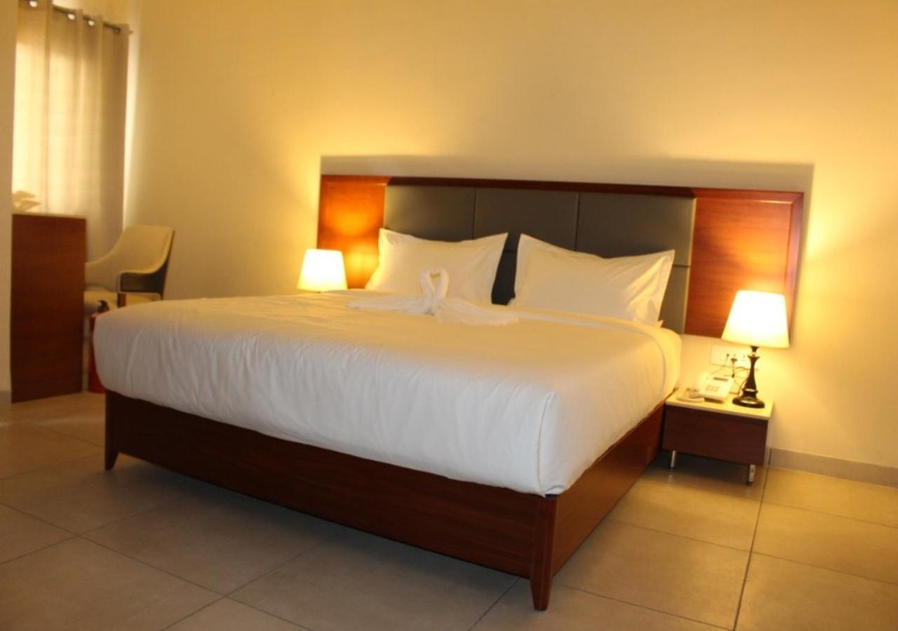 Ixoras Hotel Kinshasa Exterior photo