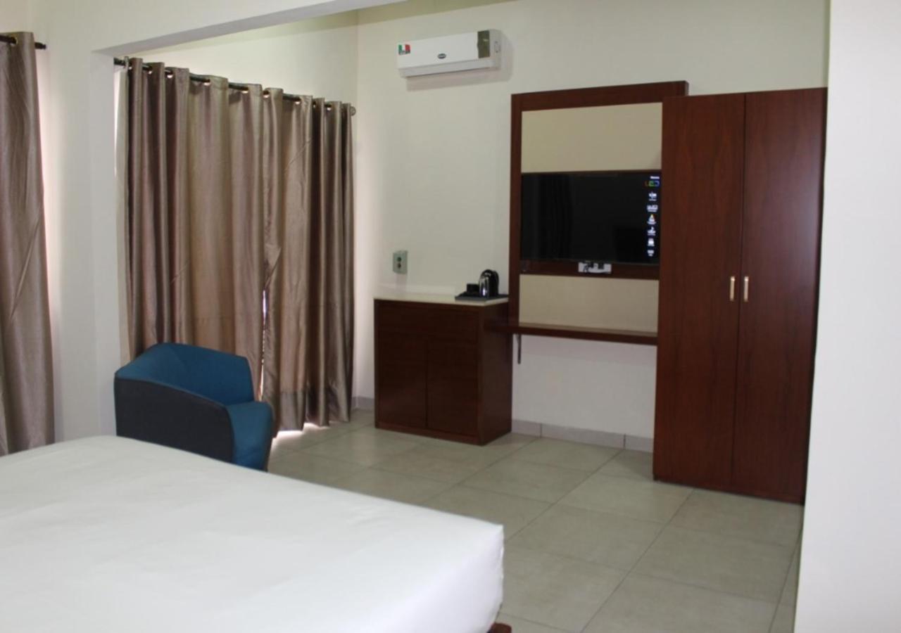 Ixoras Hotel Kinshasa Exterior photo
