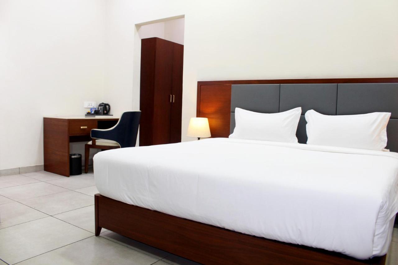 Ixoras Hotel Kinshasa Exterior photo