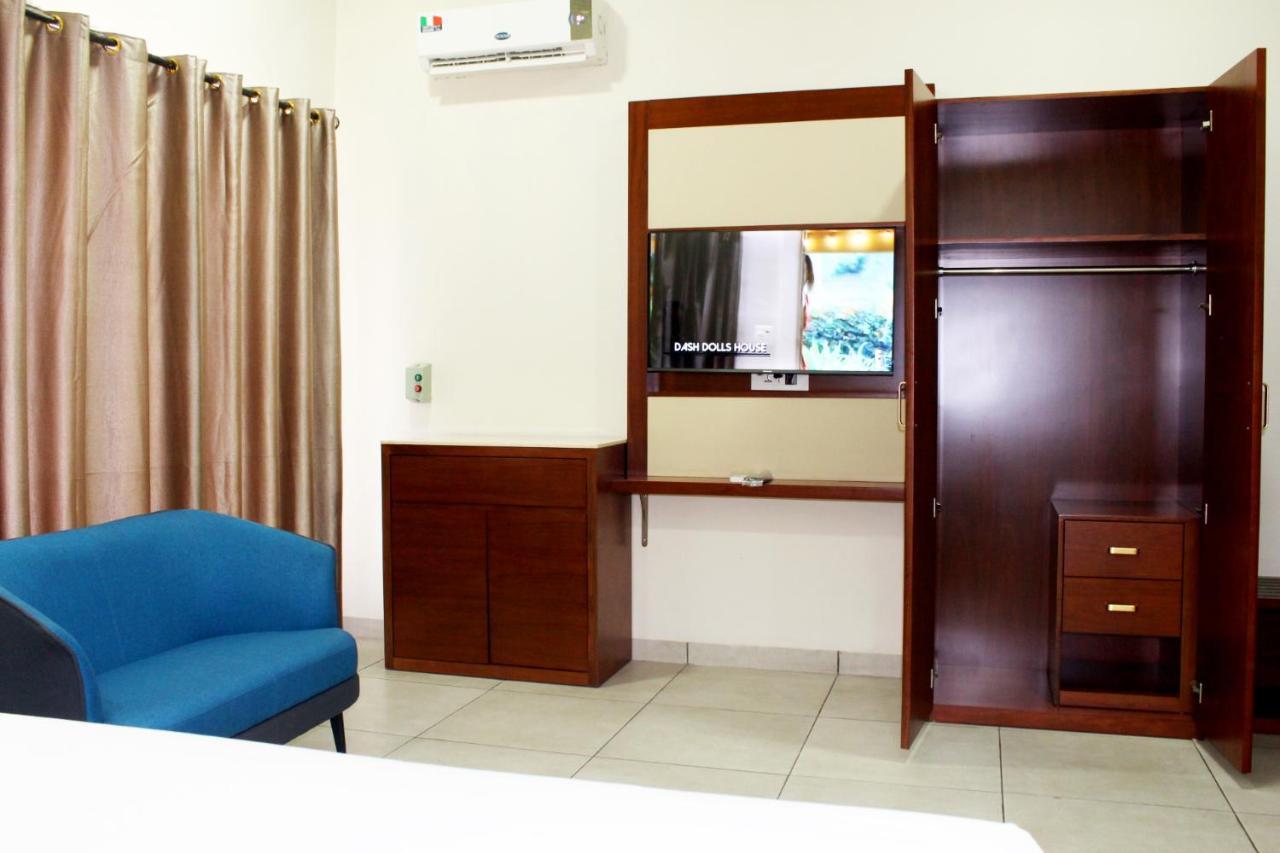 Ixoras Hotel Kinshasa Exterior photo