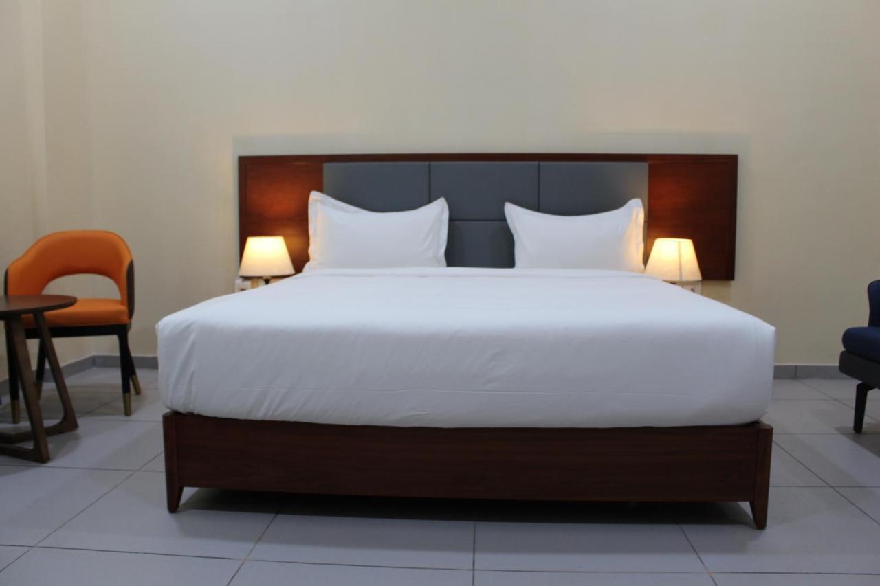 Ixoras Hotel Kinshasa Exterior photo